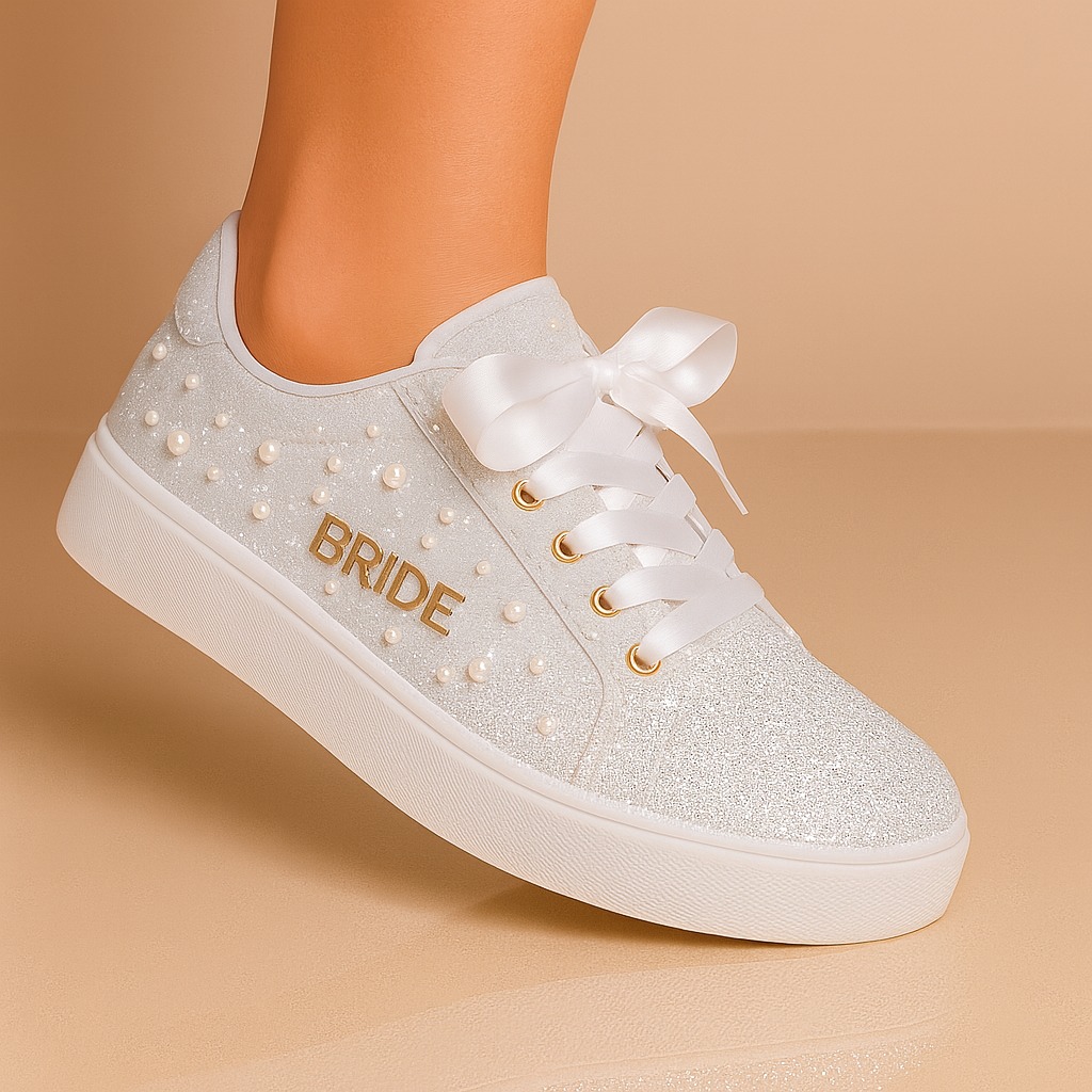 Tênis bride com brilho e pérolas